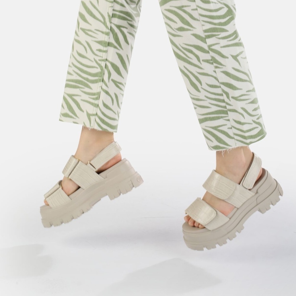 Buffalo throwback‎ chunky Sandals Size 8.5 Aspha Sandal vegan, cream/light Gray